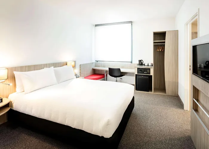 Ibis Mackay